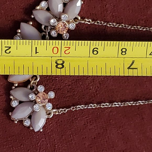 LC Gold Tone Flower Pendant Necklace Rhinestone 16 - Picture 3 of 4